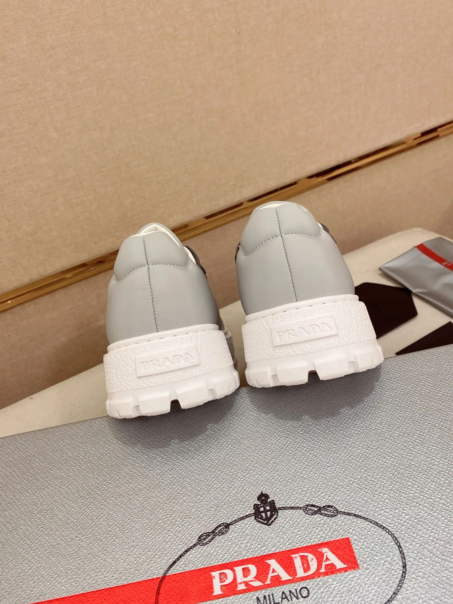 Factory price 580💰 ✔️✔️✔️High version High-quality new PRADA counters are on the market simultaneously, new men's shoes, 😘fabrics imported technological waterproof fabrics, made by pure handicrafts. Lining: Full cowhide lining. 👍🏿 High-end ☄️ air-cushion molded anti-slip rubber outsole, exquisite lines, simple and elegant, comfortable and high-end for leisure travel. Code number: 38 to 45